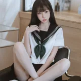 许岚《白丝水手服》主题写真：40张全套美图