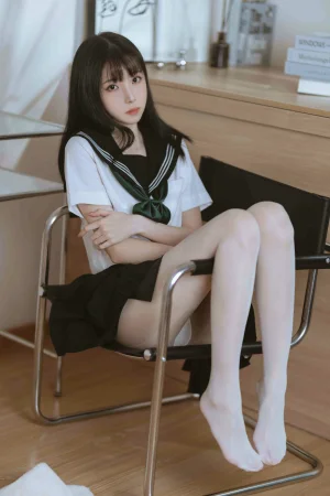 许岚《白丝水手服》主题写真：40张全套美图