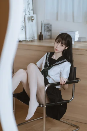 许岚《白丝水手服》主题写真：40张全套美图