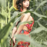 蠢沫沫《苞米地的故事》主题写真：50张全套美图