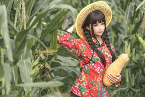 蠢沫沫《苞米地的故事》主题写真：50张全套美图
