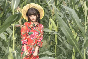 蠢沫沫《苞米地的故事》主题写真：50张全套美图