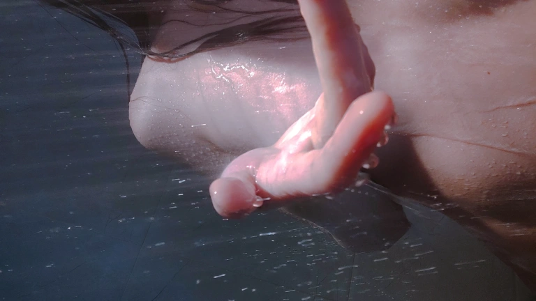 桜桃喵《水滴》主题写真：9张全套美图