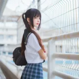 桜桃喵《雨恋》主题写真：28张全套美图