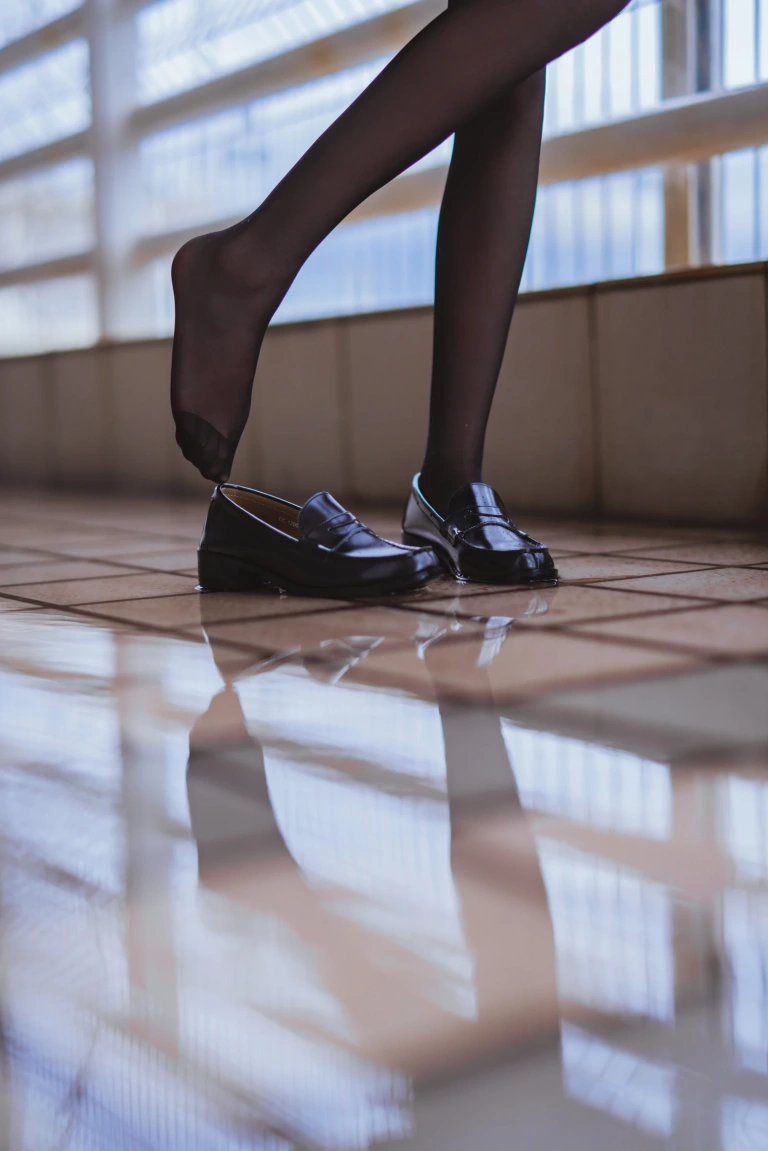 桜桃喵《雨恋》主题写真：28张全套美图