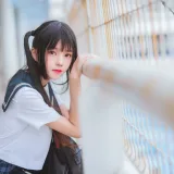 桜桃喵《雨恋》主题写真：28张全套美图