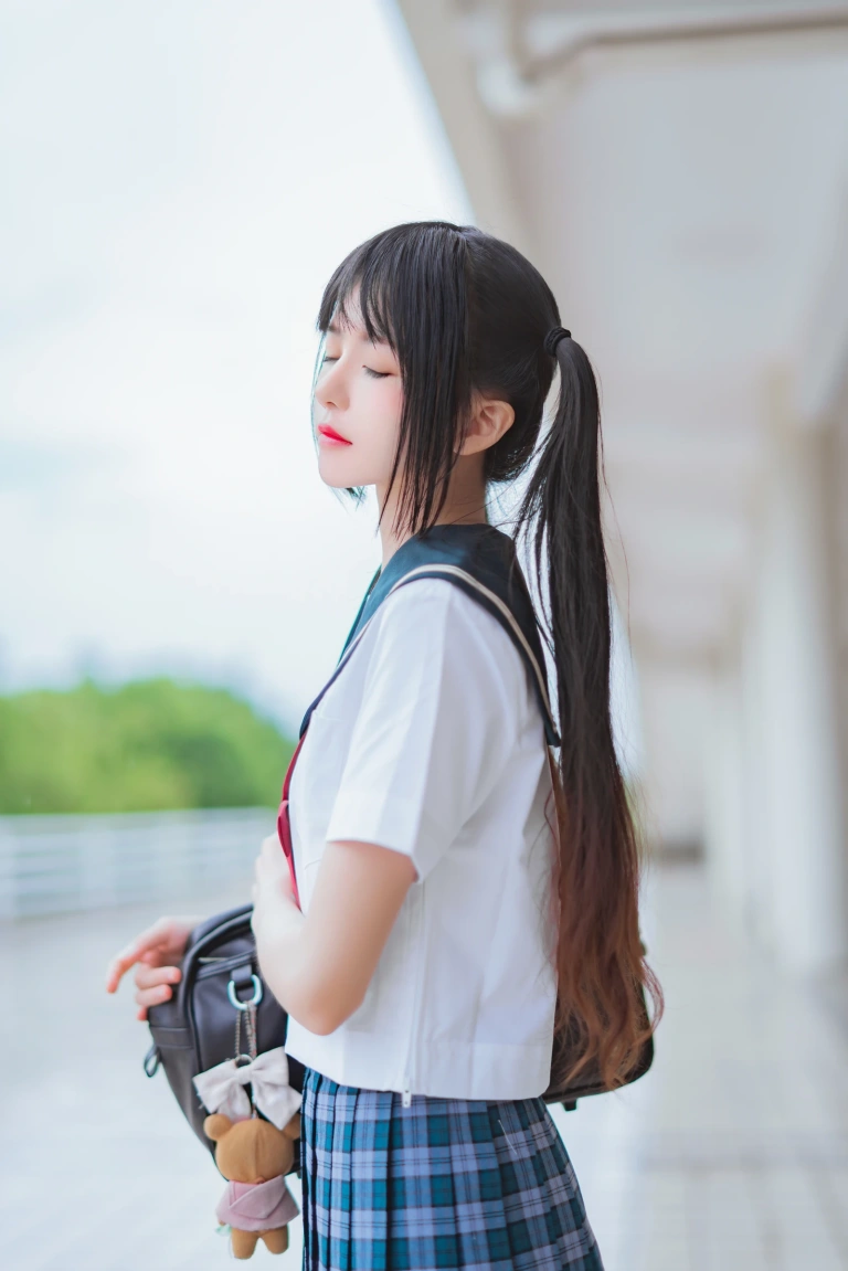 桜桃喵《雨恋》主题写真：28张全套美图