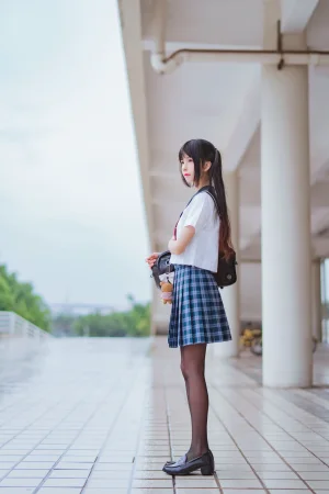 桜桃喵《雨恋》主题写真：28张全套美图