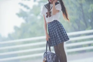 桜桃喵《雨恋》主题写真：28张全套美图