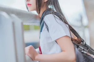 桜桃喵《雨恋》主题写真：28张全套美图
