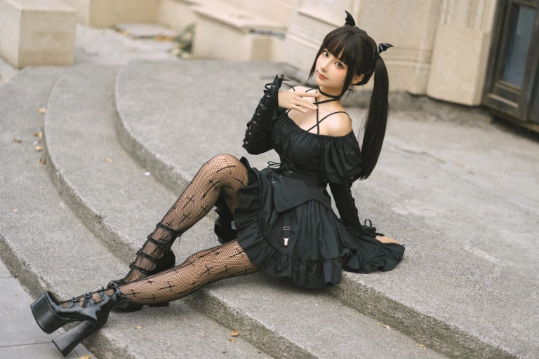 蠢沫沫《双马尾小恶魔》主题写真：16张全套美图