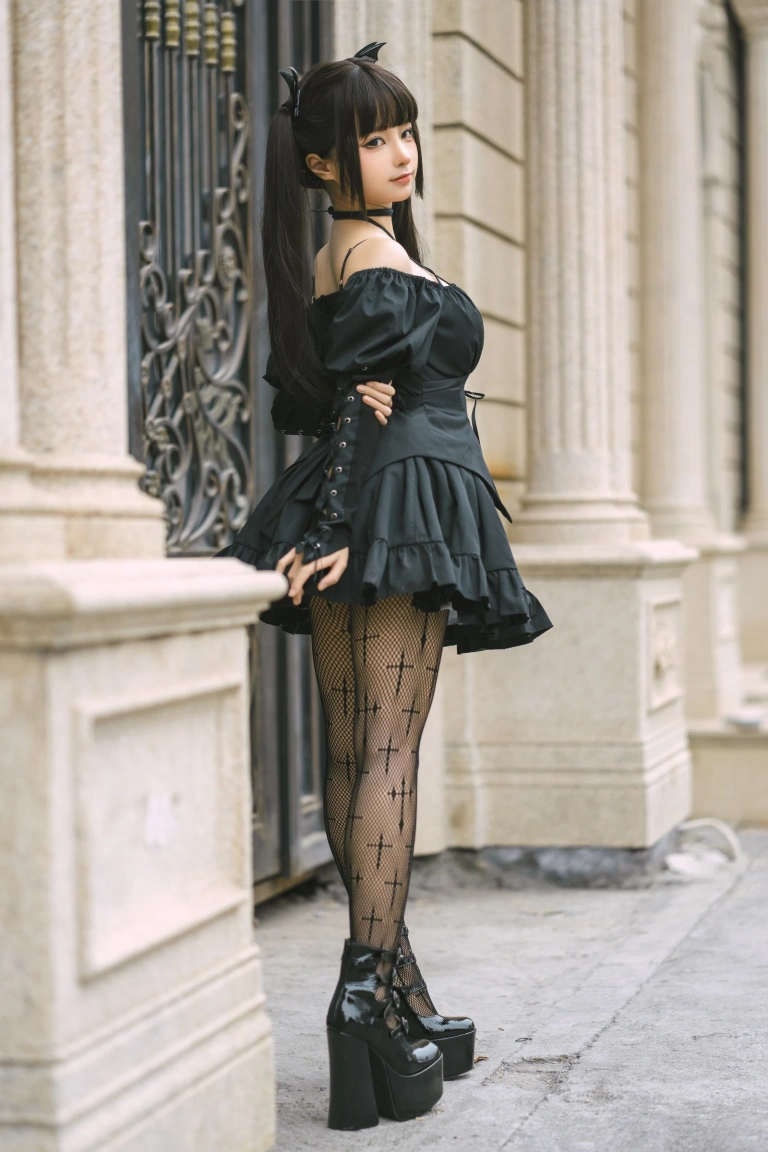 蠢沫沫《双马尾小恶魔》主题写真：16张全套美图