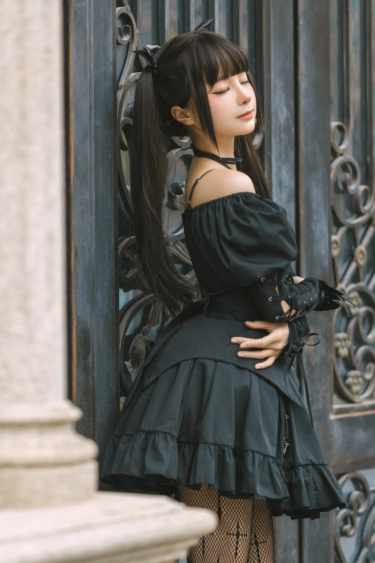 蠢沫沫《双马尾小恶魔》主题写真：16张全套美图