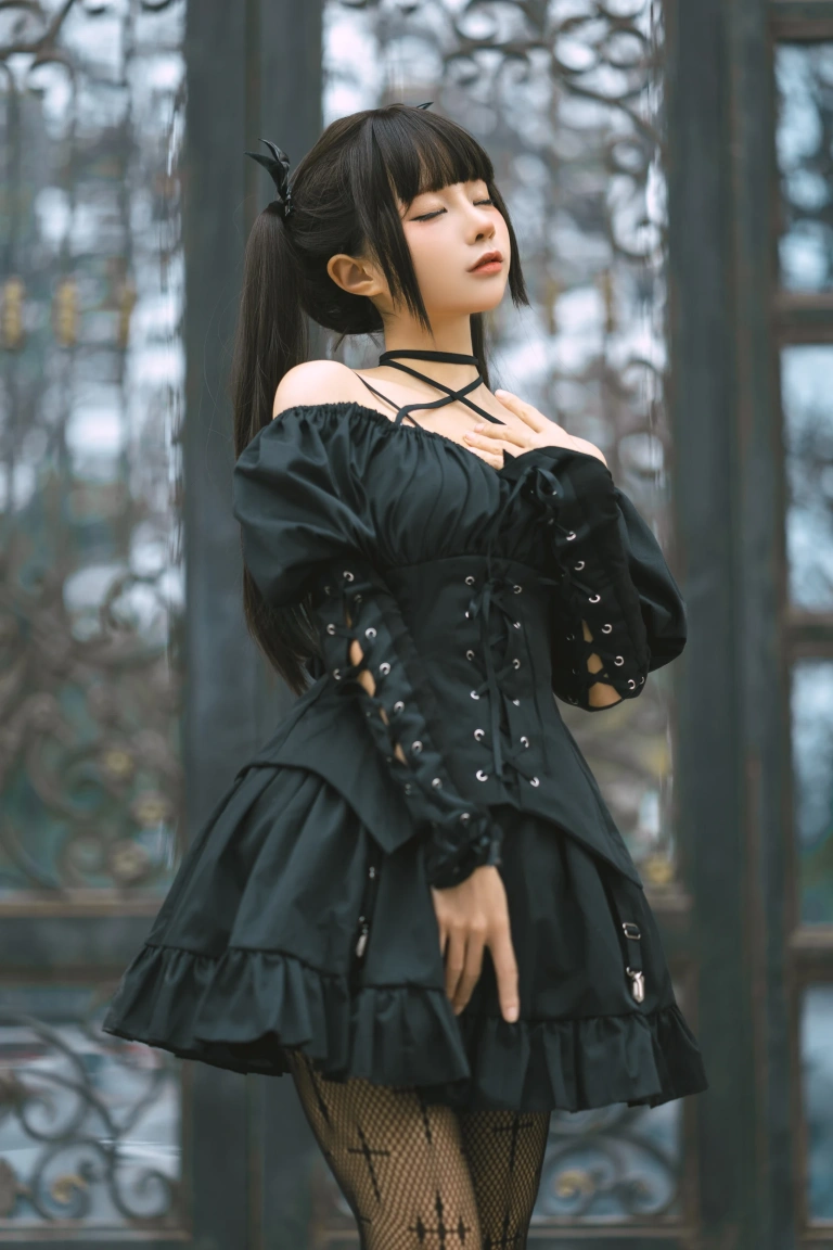 蠢沫沫《双马尾小恶魔》主题写真：16张全套美图
