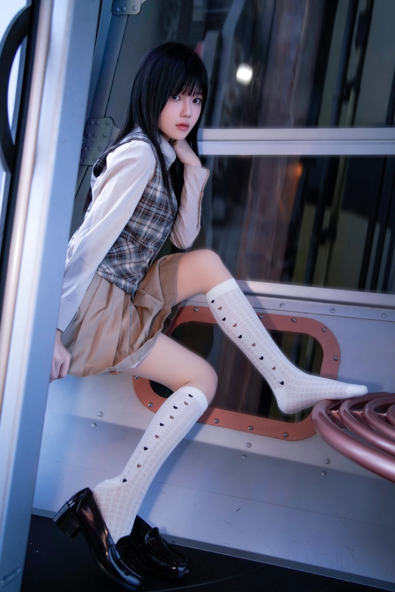 桜桃喵《制服摩天轮》主题写真：27张全套美图
