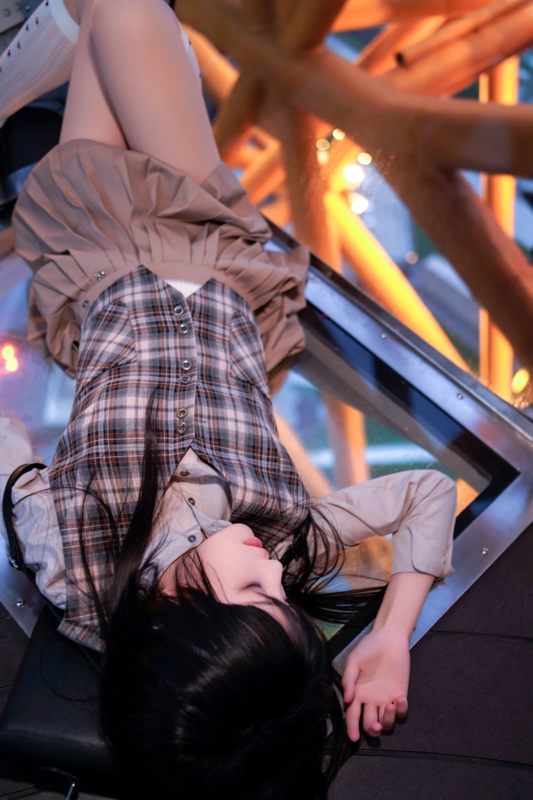 桜桃喵《制服摩天轮》主题写真：27张全套美图
