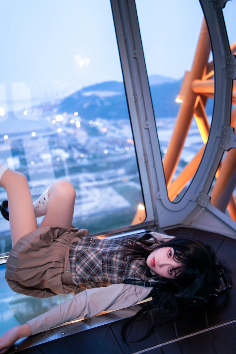 桜桃喵《制服摩天轮》主题写真：27张全套美图