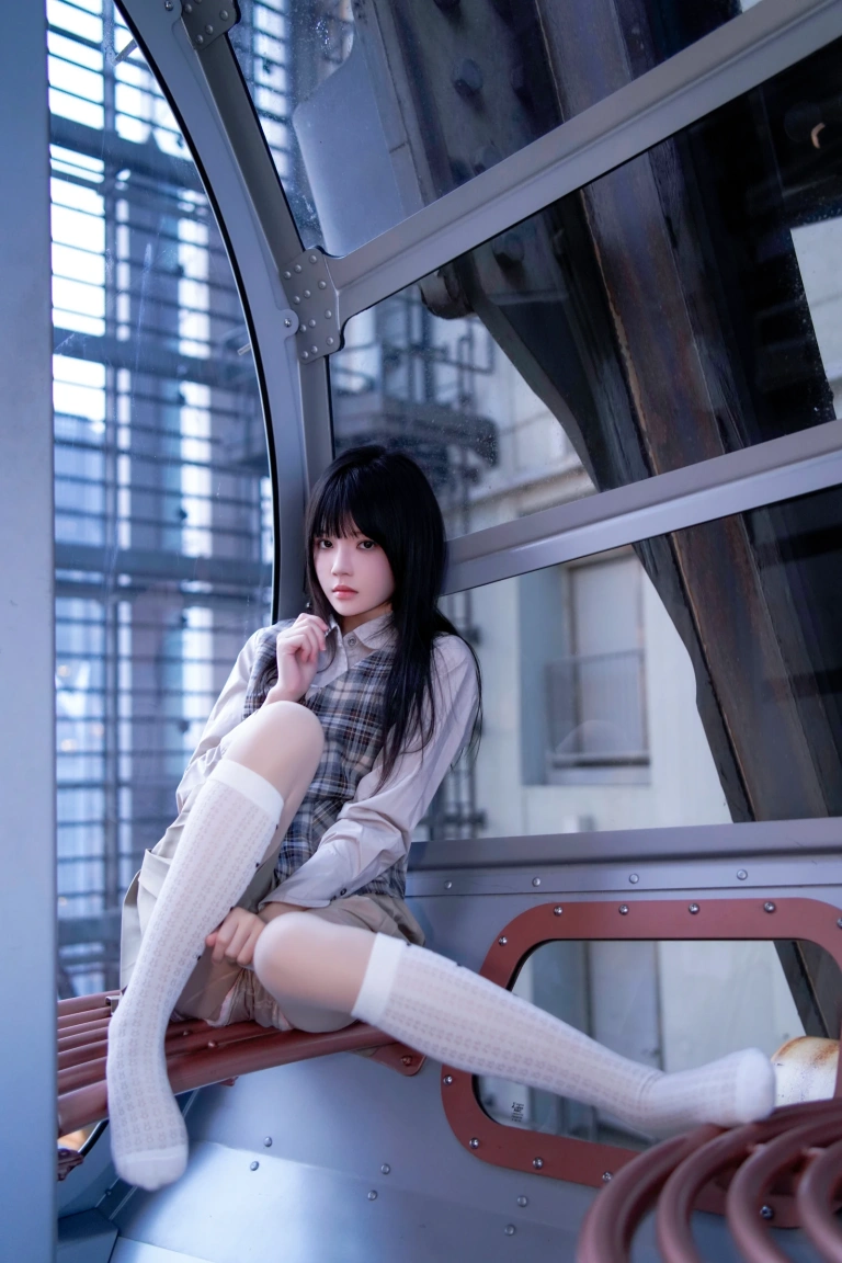 桜桃喵《制服摩天轮》主题写真：27张全套美图