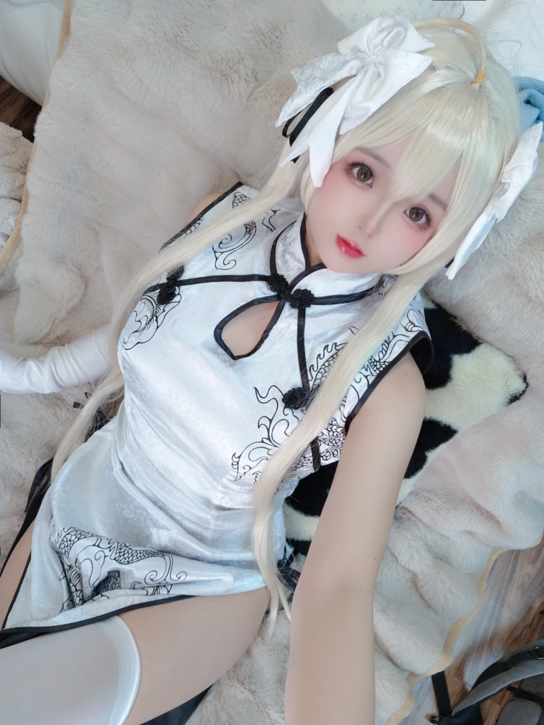 日奈娇(椎名莜)《穹妹自拍》主题写真：20张全套美图