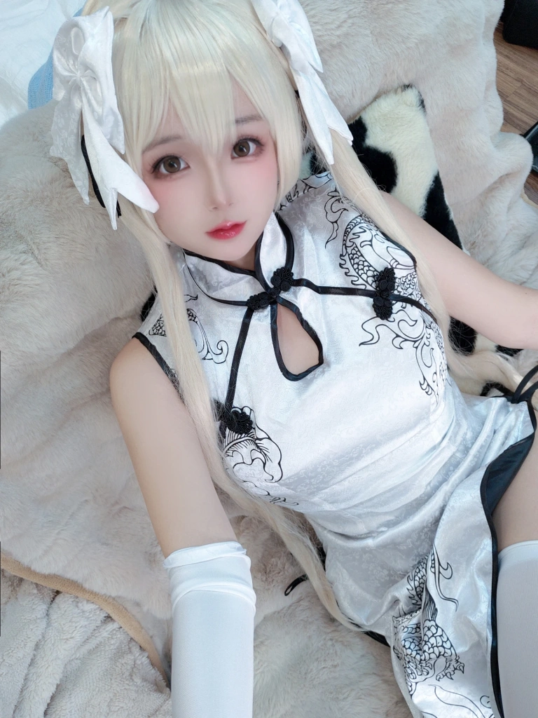 日奈娇(椎名莜)《穹妹自拍》主题写真：20张全套美图