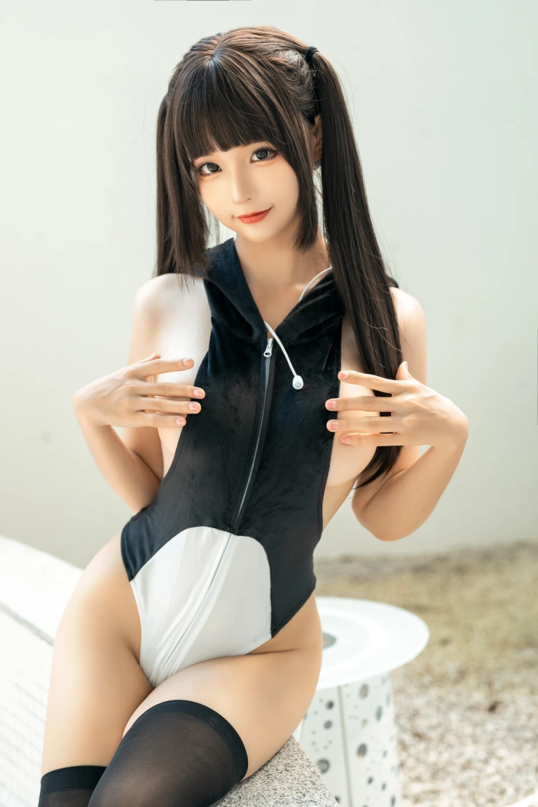 蠢沫沫《小鲸鱼》主题写真：10张全套美图
