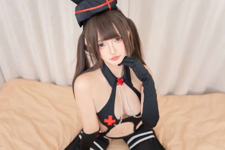 神楽坂真冬《第五季 序号58：《黑兔护士》》主题写真：75张全套美图，含2个视频
