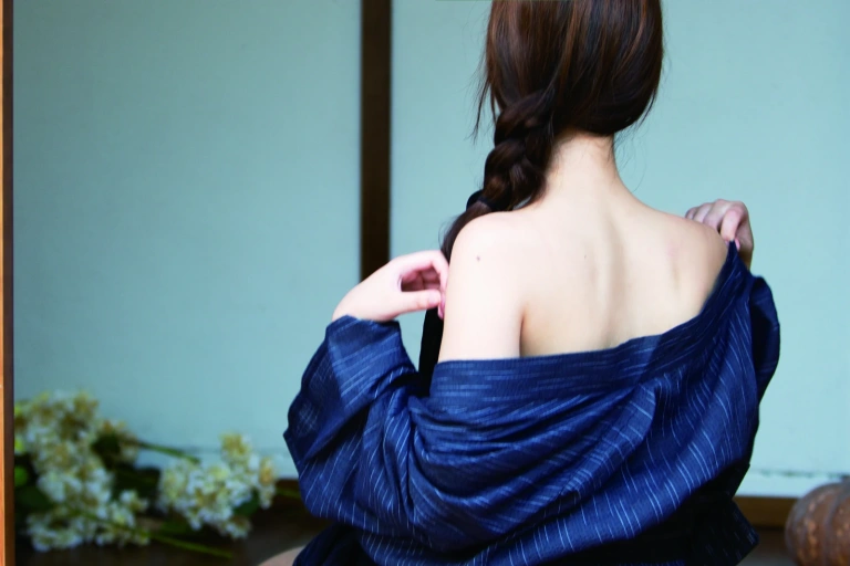 念雪《蝶与刀》主题写真：25张全套美图