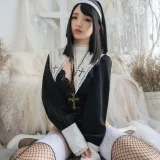 雯仔不讲道理《危险祈祷（修女）》主题写真：31张全套美图，含3个视频