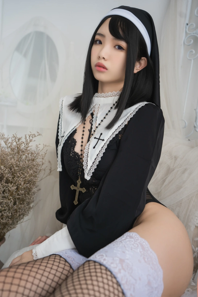 雯仔不讲道理《危险祈祷（修女）》主题写真：31张全套美图，含3个视频