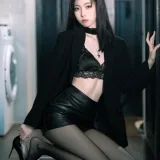 许岚《黑丝西装》主题写真：40张全套美图