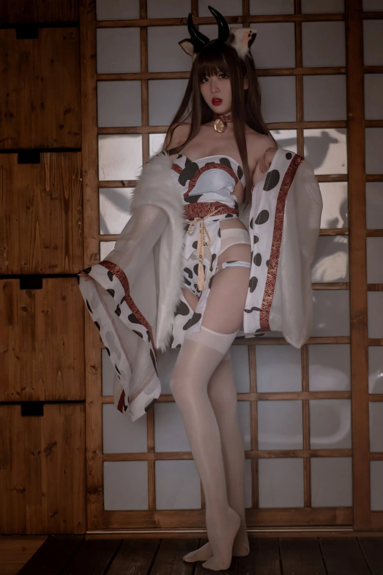 轩萧学姐《NO.19 – 牛牛和服》主题写真：47张全套美图
