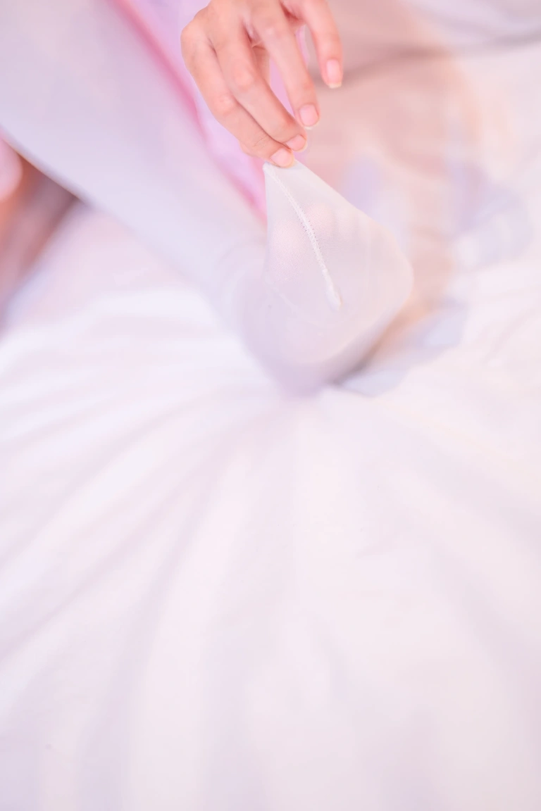 蠢沫沫《艾米莉亚的粉睡衣》主题写真：40张全套美图