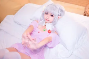 蠢沫沫《艾米莉亚的粉睡衣》主题写真：40张全套美图