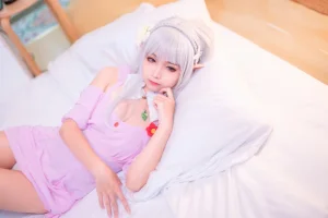 蠢沫沫《艾米莉亚的粉睡衣》主题写真：40张全套美图