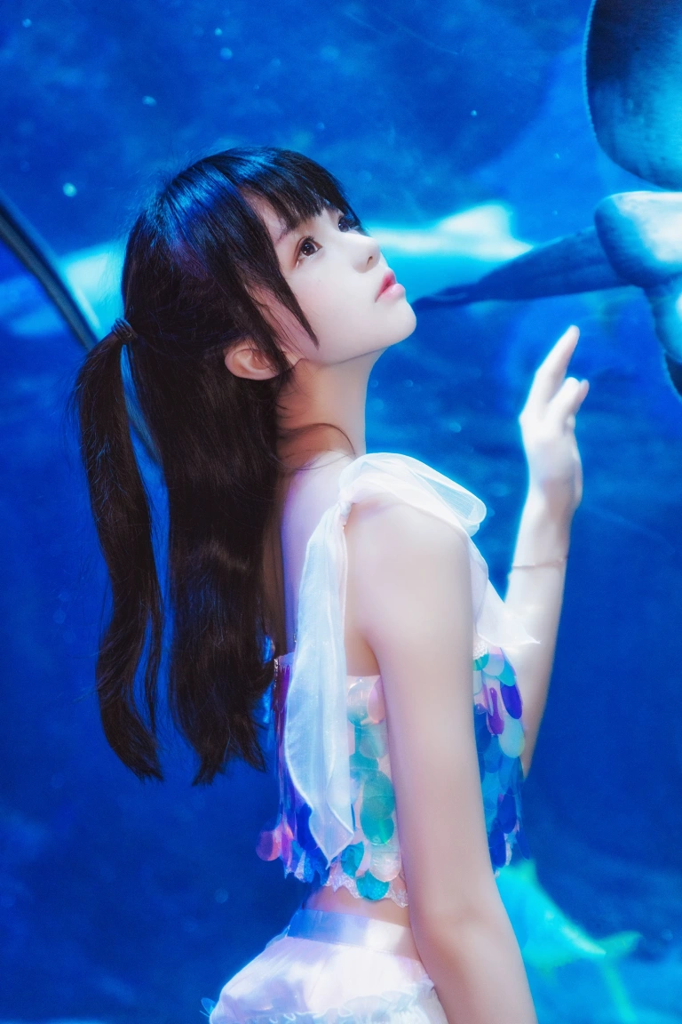 桜桃喵《水族馆》主题写真：15张全套美图