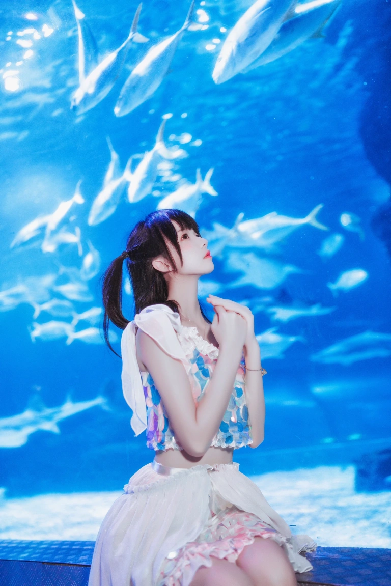 桜桃喵《水族馆》主题写真：15张全套美图
