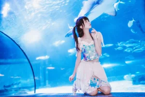 桜桃喵《水族馆》主题写真：15张全套美图