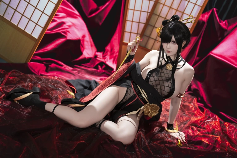 星之迟迟《圣诞节 约尔3 同人和风战斗服》主题写真：78张全套美图，含2个视频