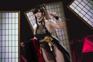 星之迟迟《圣诞节 约尔3 同人和风战斗服》主题写真：78张全套美图，含2个视频