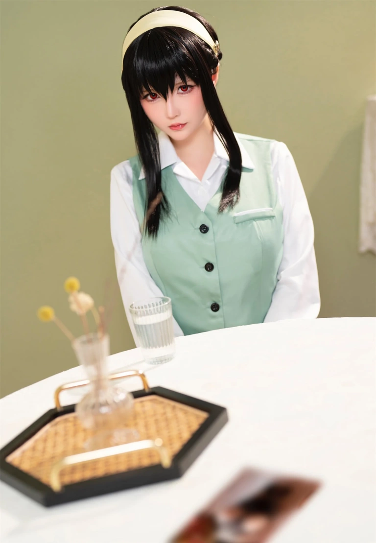 星之迟迟《圣诞节 约尔2 OL制服》主题写真：71张全套美图