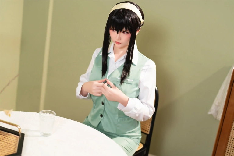 星之迟迟《圣诞节 约尔2 OL制服》主题写真：71张全套美图