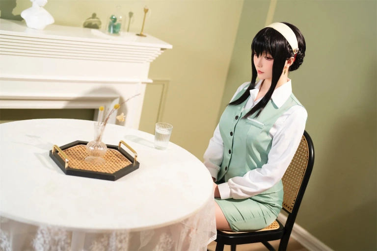 星之迟迟《圣诞节 约尔2 OL制服》主题写真：71张全套美图