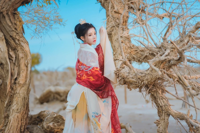 桜桃喵《惊鸿》主题写真：15张全套美图
