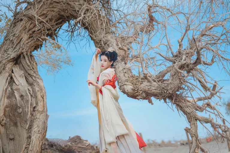 桜桃喵《惊鸿》主题写真：15张全套美图
