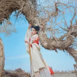桜桃喵《惊鸿》主题写真：15张全套美图