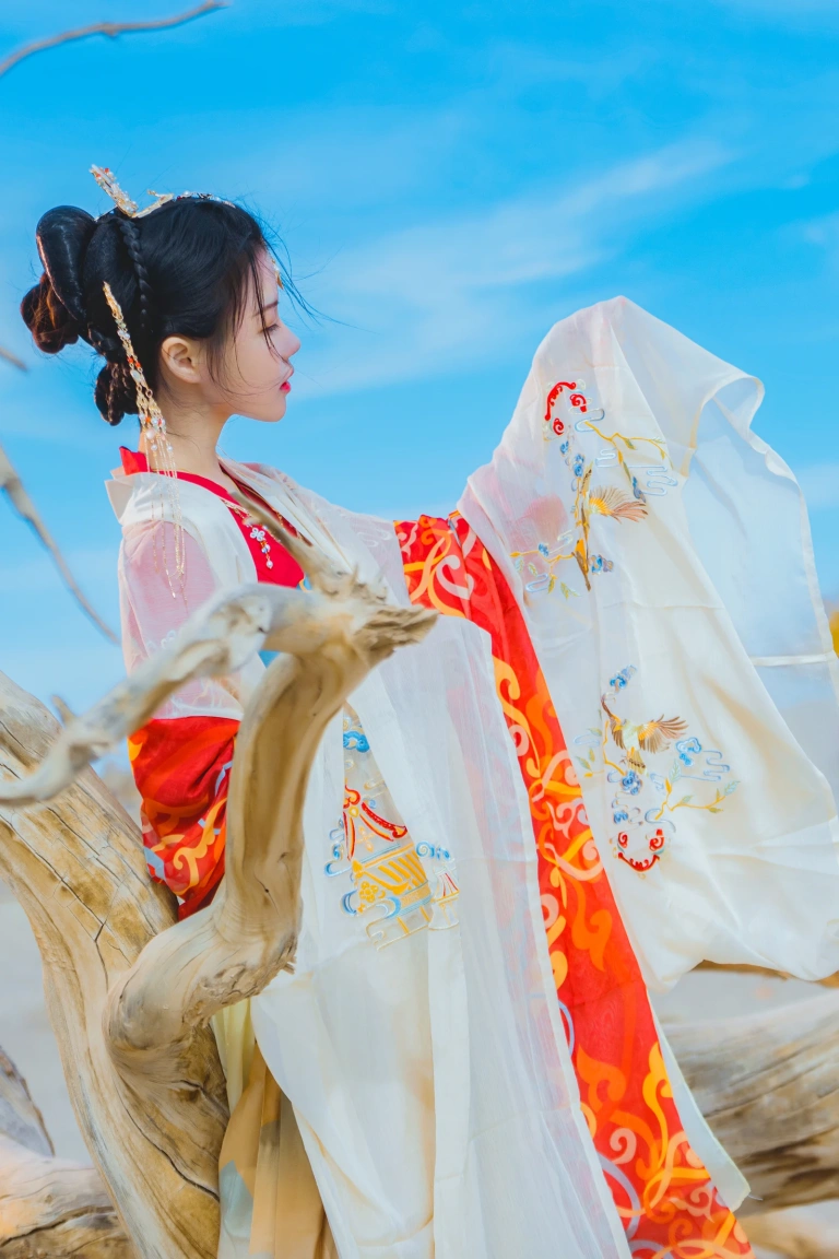 桜桃喵《惊鸿》主题写真：15张全套美图