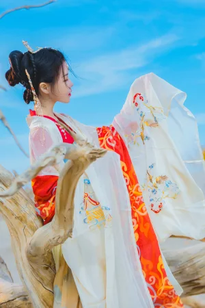桜桃喵《惊鸿》主题写真：15张全套美图