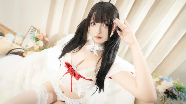 神楽坂真冬《第五季 序号63：《草莓蛋糕》》主题写真：75张全套美图，含2个视频