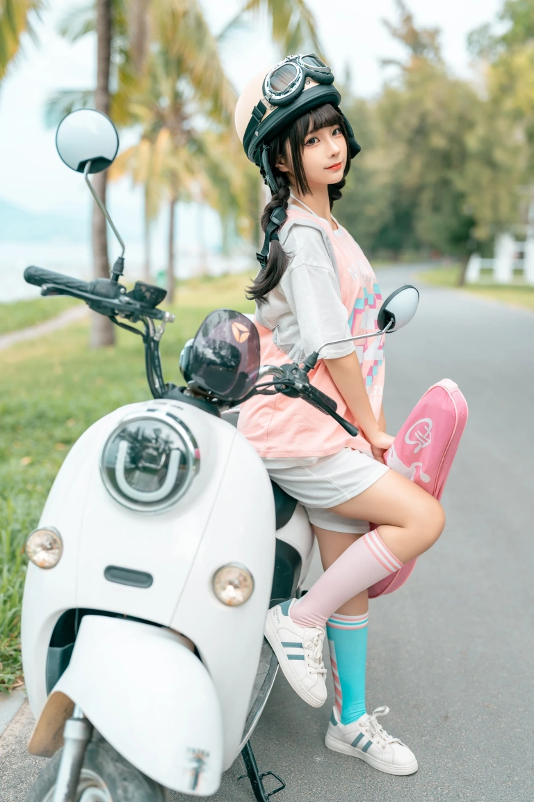 蠢沫沫《小电车》主题写真：120张全套美图