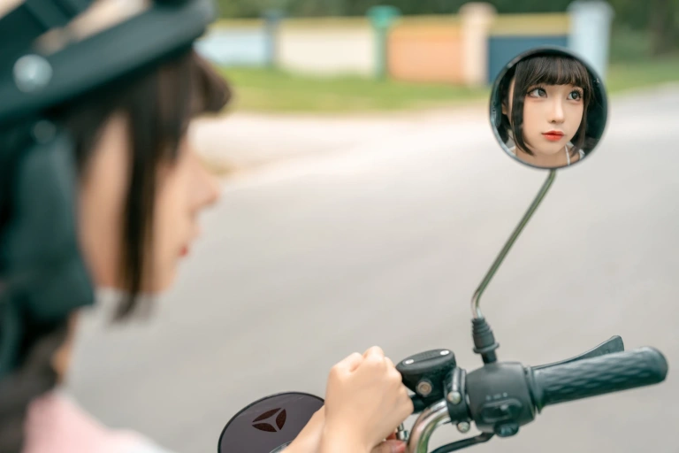 蠢沫沫《小电车》主题写真：120张全套美图